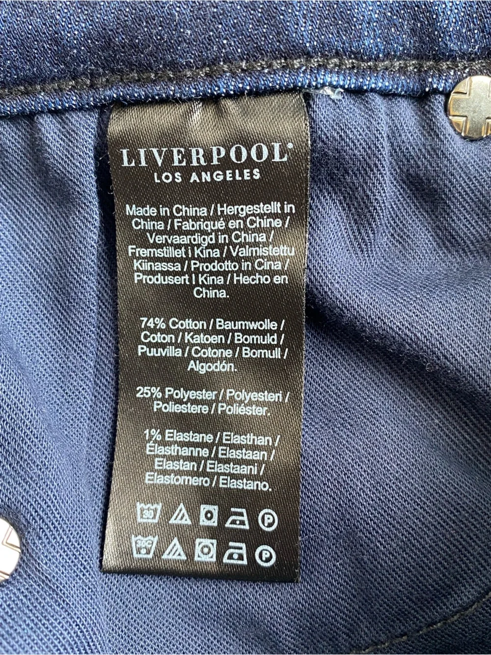 Liverpool Los Angeles Dark Wash Raw Hem Crop Flare Jeans Size 2/26